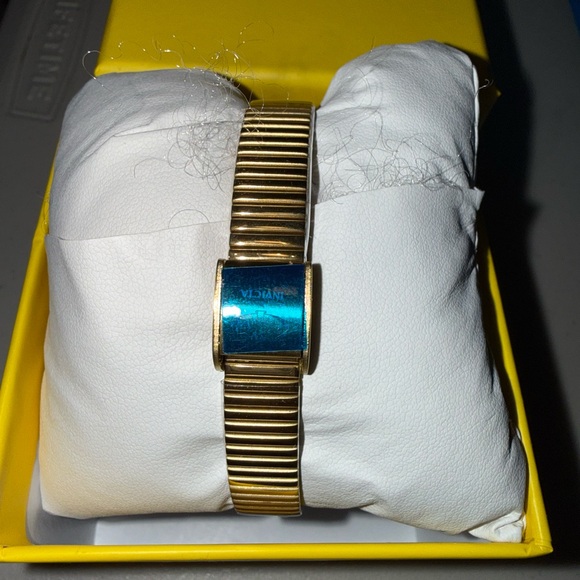 ⌚️New! Invicta Women’s 28mm Gold Tone Watch - Picture 6 of 8